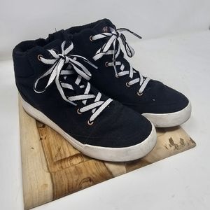 ROXY SURF.  Black canvas, zip on sneakers. 9.